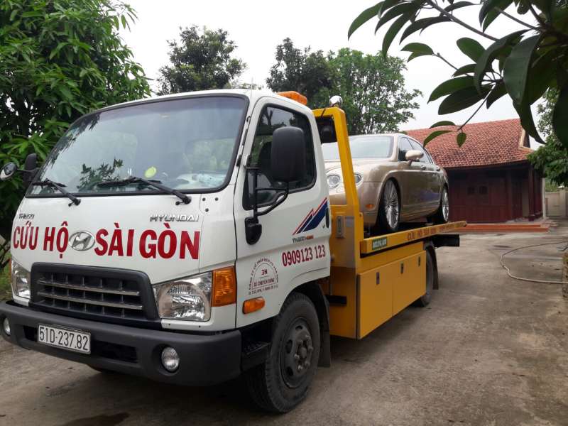 Chở xe ô tô bằng xe chuyên dụng tại TP.HCM